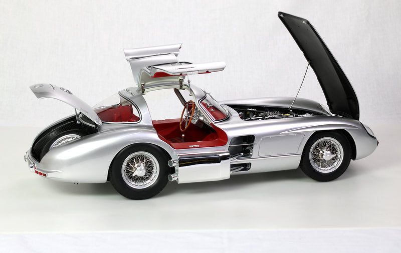 LEGRAND Mercedes-Benz 300 SLR Uhlenhaut Coupé – Maßstab 1:8 - LE105